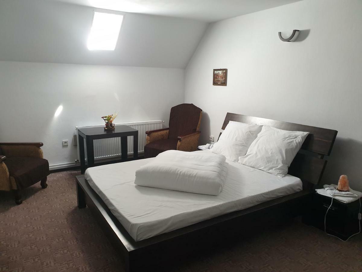 Stejarul Lui Andrei Hotel Izvoarele  Buitenkant foto